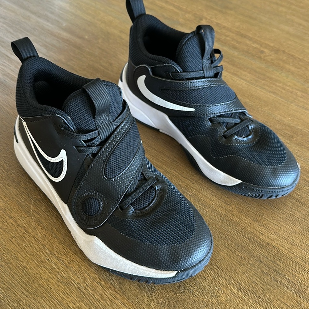 Nike Youth Shoes, Velcro close